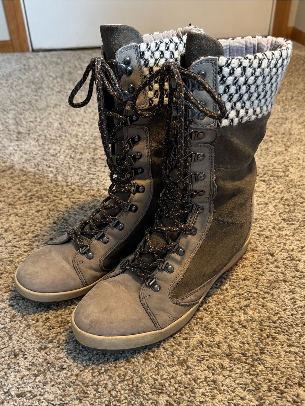Cushe Boho Chill Waterproof Lace-Up Grey Leather Boot Women's 10